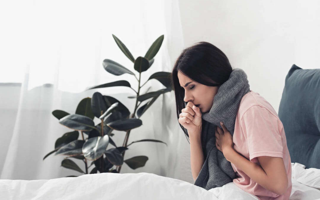 Ik kan niet slapen door hoesten; waarom het ’s nachts erger wordt en wat je wél kunt doen!